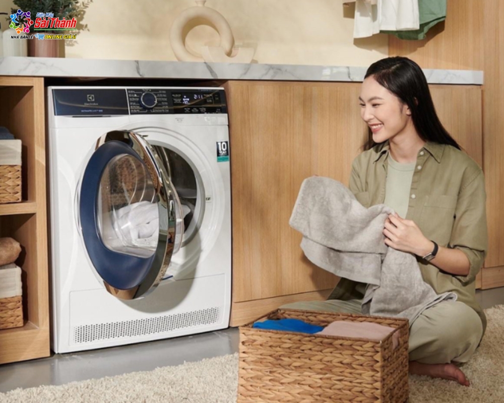 Máy giặt cửa trước cần khoảng không để mở cửa máy