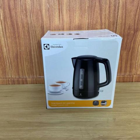 Ấm đun nước ELECTROLUX EEK1303K