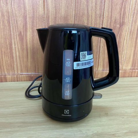Ấm đun nước ELECTROLUX EEK1303K
