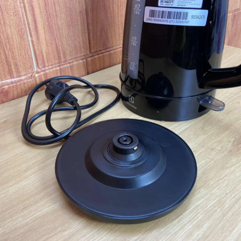 Ấm đun nước ELECTROLUX EEK1303K