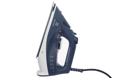 Bàn ủi hơi nước Electrolux E6SI3-61NW 2400W