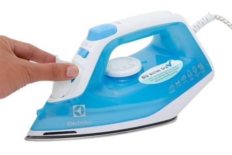 Bàn ủi hơi nước Electrolux ESI4017 1600W