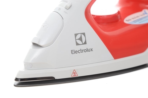 Bàn ủi hơi nước Electrolux ESI5116 1800W