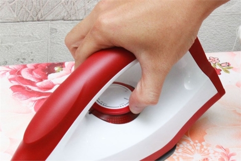 Bàn ủi khô Electrolux EDI1004 1300W