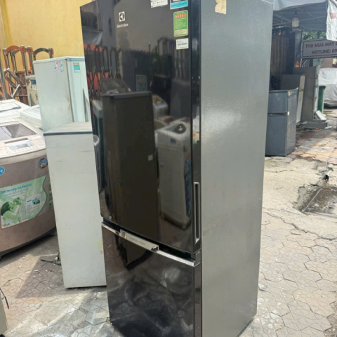 Tủ lạnh Electrolux inverter 340L