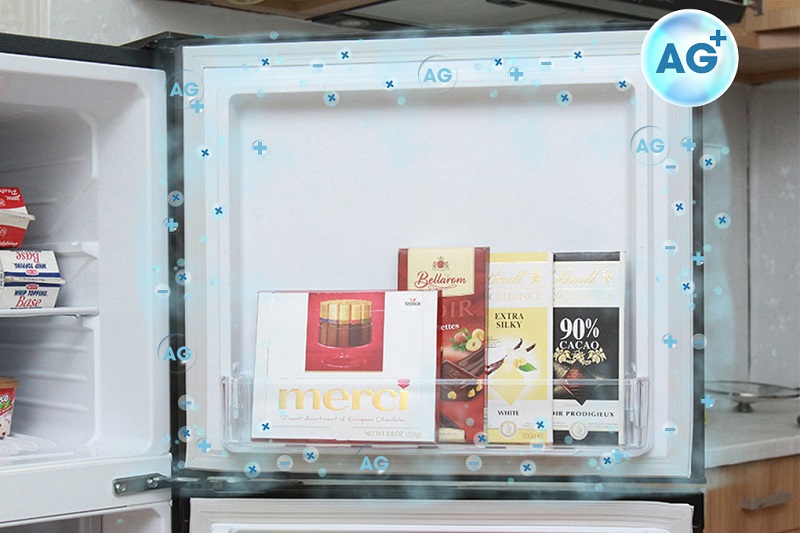 Với đệm cửa và thành tủ có chứa bạc, với chức năng kháng khuẩn, tủ lạnh Mitsubishi Electric MR-FV24J-BR-V sẽ ngăn chặn vi khuẩn xâm nhập Với đệm cửa và thành tủ có chứa bạc, với chức năng kháng khuẩn, tủ lạnh Mitsubishi Electric MR-FV24J-BR-V sẽ ngăn chặn vi khuẩn xâm nhập