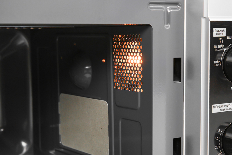 Khoang lò có đèn - Lò vi sóng Toshiba ER-SGM20(S1)VN 20 lít