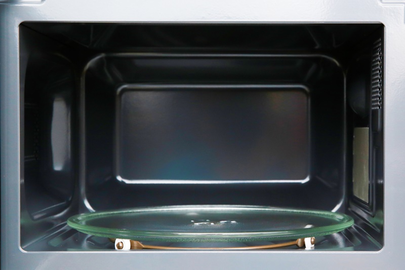 Đi kèm lò có đĩa thủy tinh, trục xoay, vòng xoay - Lò vi sóng Toshiba ER-SM20(W1)VN 20 lít Đi kèm lò có đĩa thủy tinh, trục xoay, vòng xoay - Lò vi sóng Toshiba ER-SM20(W1)VN 20 lít