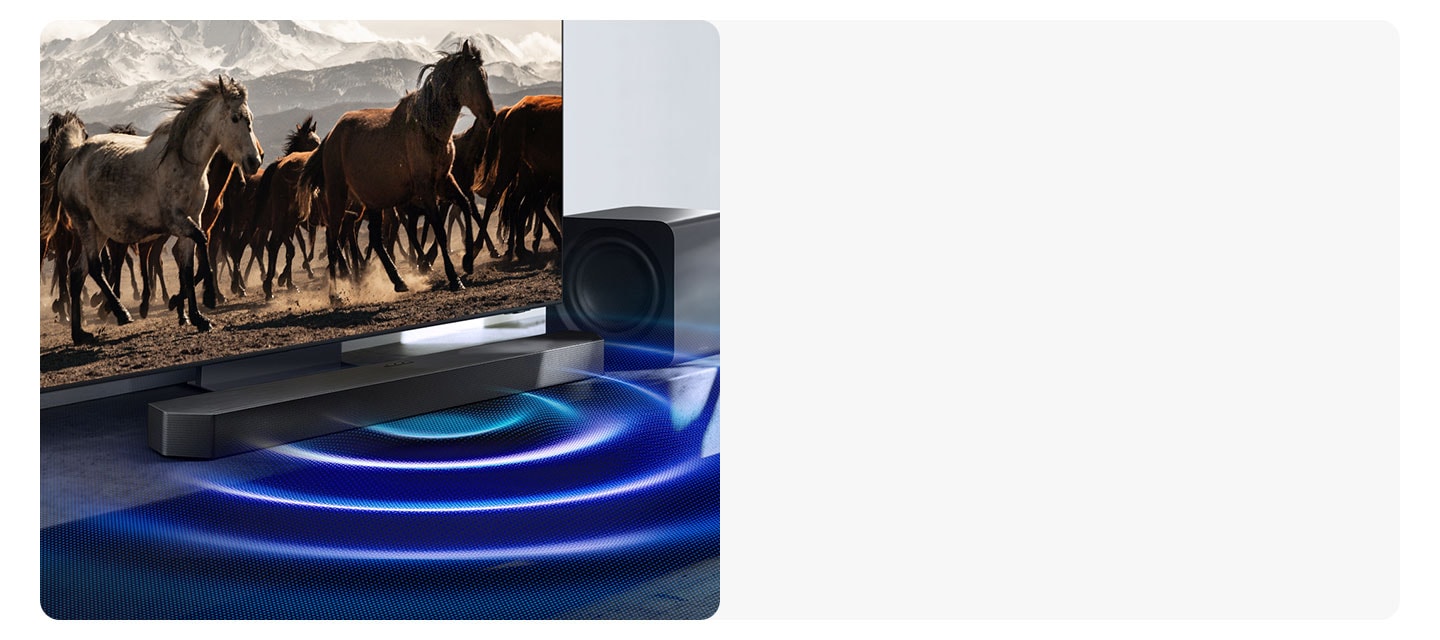 Dòng sóng âm thanh từ một âm thanh Samsung được đặt dưới TV, trong khi loa siêu trầm bên cạnh nó bị tắt tiếng.