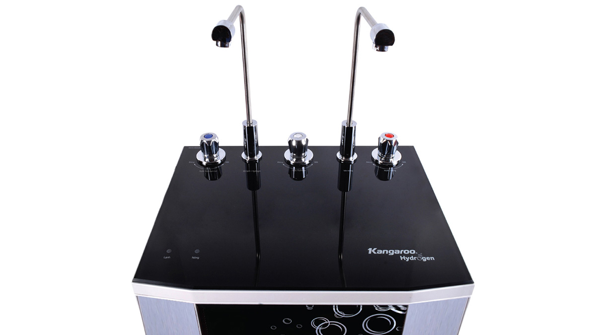Kangaroo KG100HK cung cấp sự tiện lợi với 2 vòi nóng lạnh