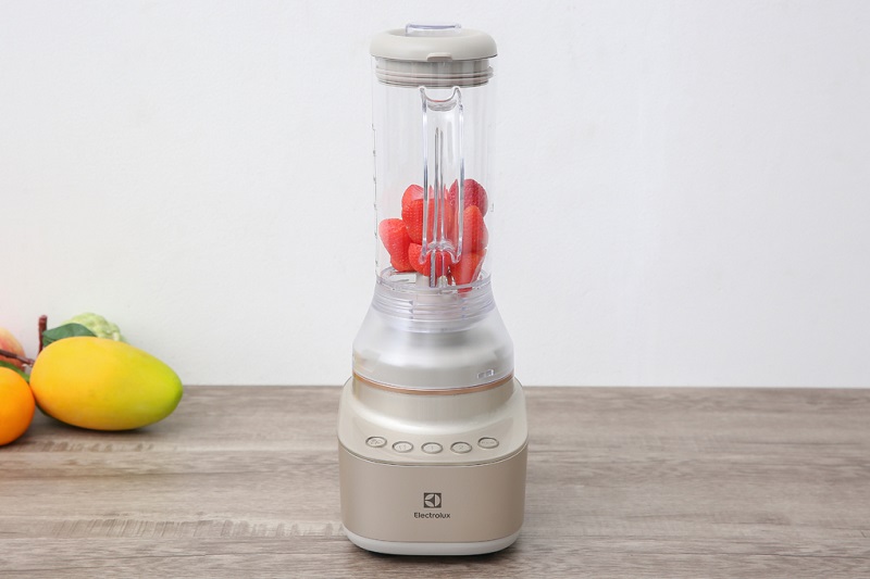 Cối máy xay bằng nhựa Tritan - Máy xay sinh tố Electrolux E7CB1-86SM Cối máy xay bằng nhựa Tritan - Máy xay sinh tố Electrolux E7CB1-86SM