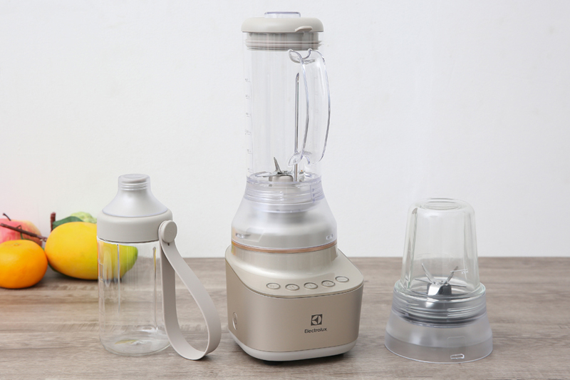 Thiết kế - Máy xay sinh tố Electrolux E7CB1-86SM Thiết kế - Máy xay sinh tố Electrolux E7CB1-86SM