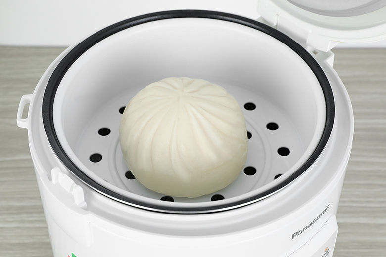 Nồi cơm nắp gài Panasonic 1 lít SR-MVN10FRAX - Xửng hấp