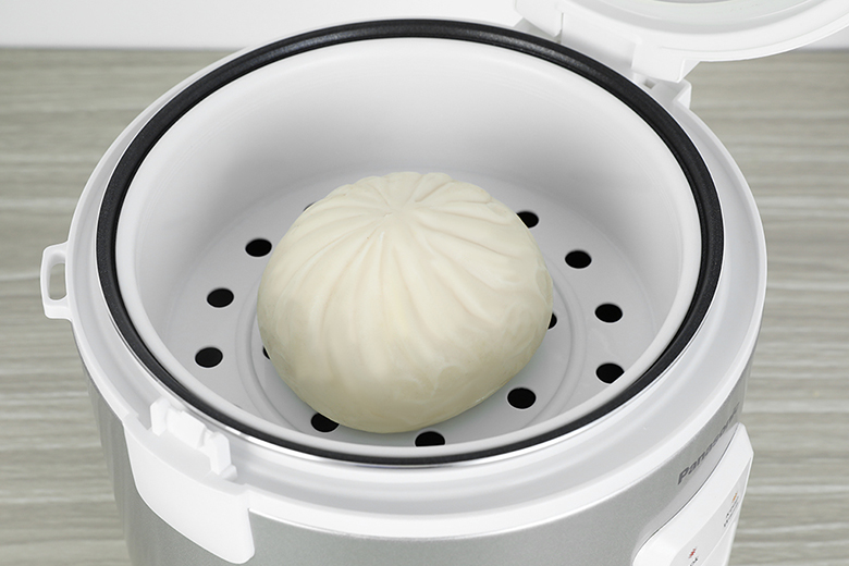 Nồi cơm nắp gài Panasonic 1 lít SR-MVN10LRAX - Xửng hấp Nồi cơm nắp gài Panasonic 1 lít SR-MVN10LRAX - Xửng hấp