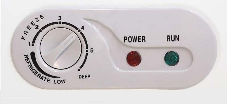 Nút điều chỉnh bên ngoài - Tủ đông Sanaky VH-4099A1